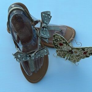 DOLCE By Mojo Moxy Women’s Sienna Rhinestone Flat T-Strap Sandals  SZ: 8.5 NWOT